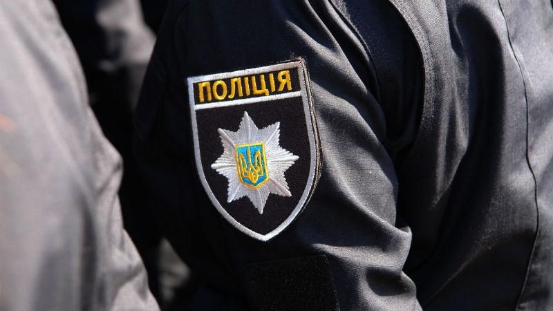 Під час затримання п'яні дебошири побили поліцейського Під час затримання п'яні дебошири побили поліцейського