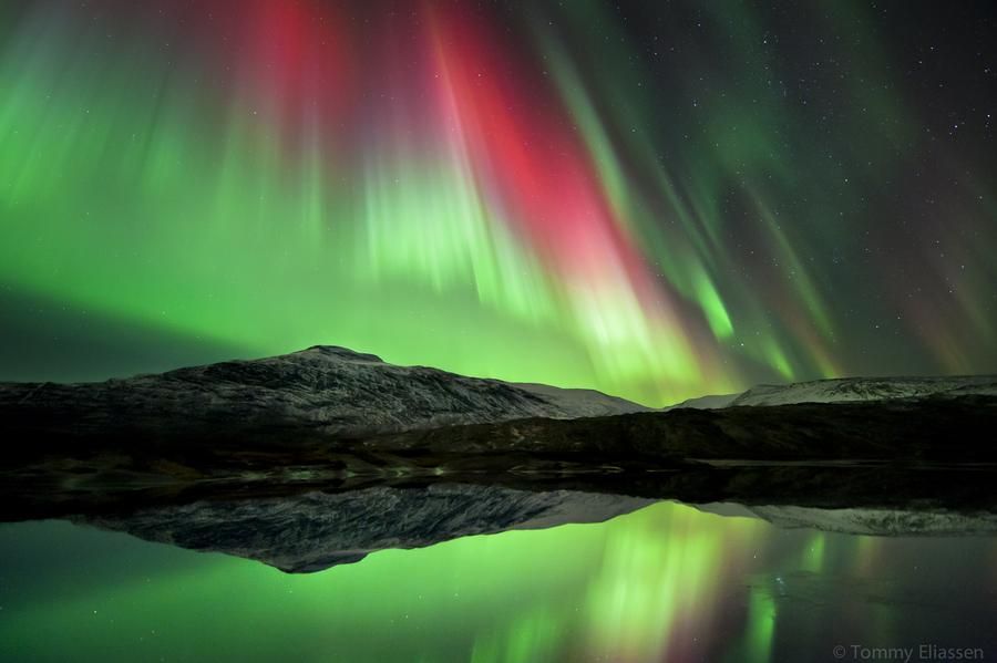 Астронавт поделился впечатляющим снимком полярного сияния из космоса Астронавт поделился впечатляющим снимком полярного сияния из космоса