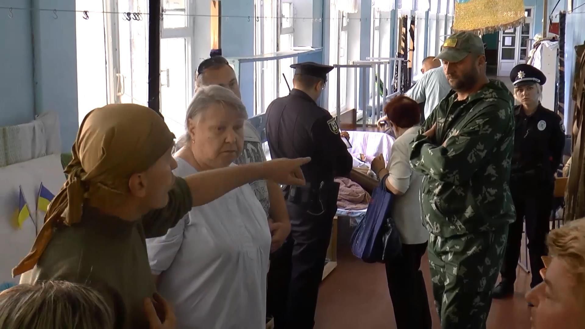 Школа виставила волонтерів за двері на Сумщині Школа виставила волонтерів за двері на Сумщині