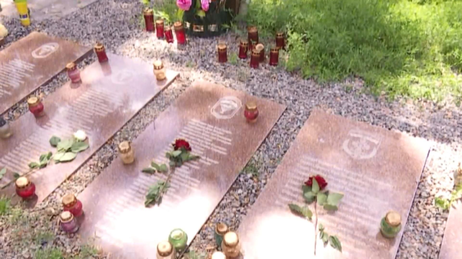 В Днипре почтили память погибших десантников В Днипре почтили память погибших десантников