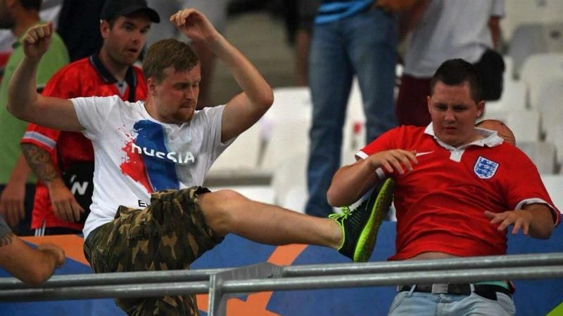 Консул РФ підтвердив: російські фанати, фактично, до смерті забили англійця Консул РФ підтвердив: російські фанати, фактично, до смерті забили англійця