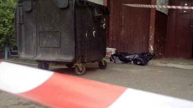 Поліція знайшла жінку, яка холоднокровно викинула немовля на смітник