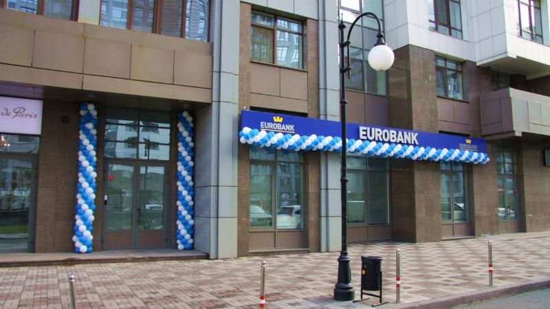 Один из украинских банков заблокировал работу своих карточек