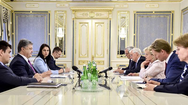 Порошенко обратился к сенаторам Нидерландов с особой просьбой Порошенко обратился к сенаторам Нидерландов с особой просьбой