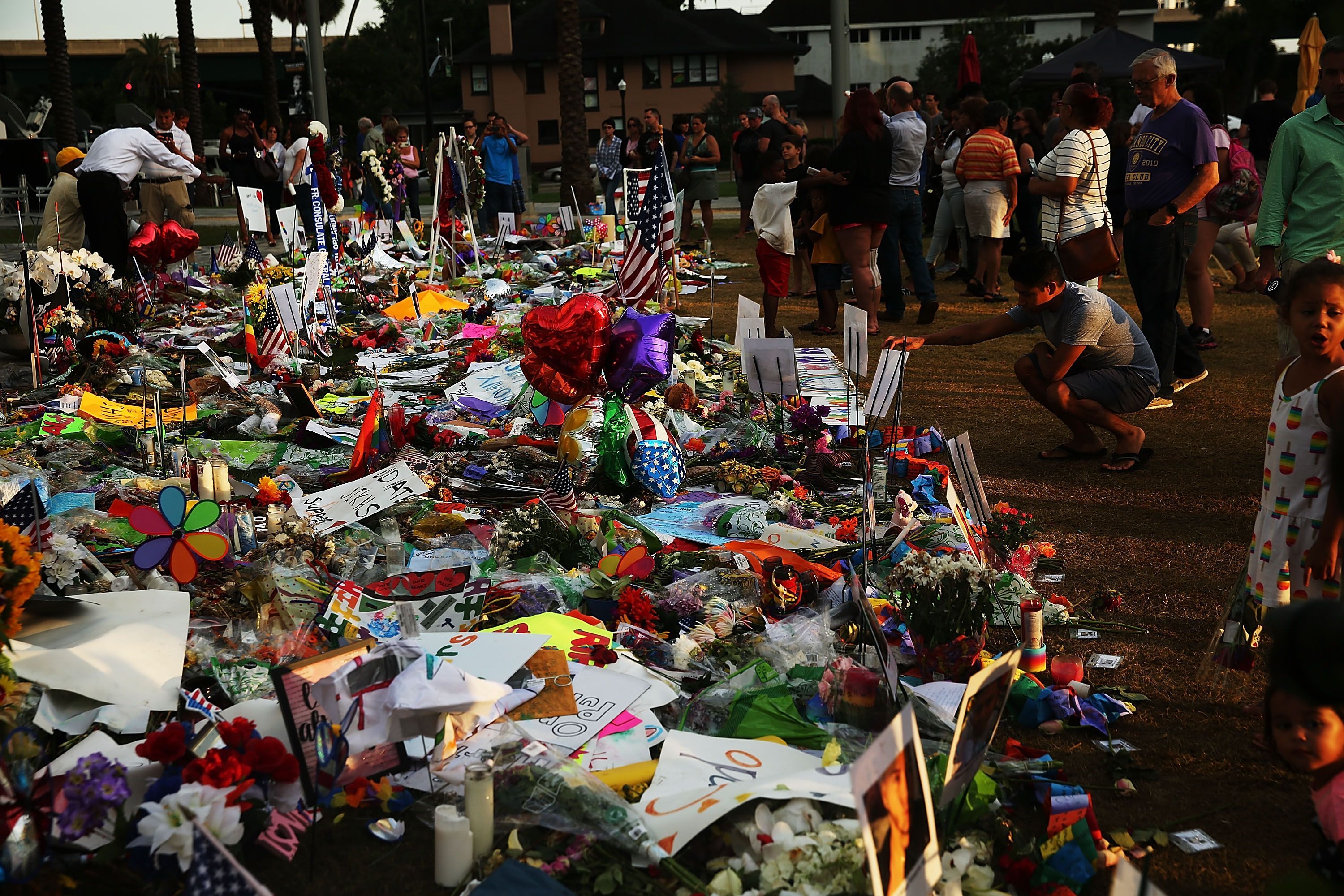 Стрелок из Орландо во время убийства писал в Facebook Стрелок из Орландо во время убийства писал в Facebook