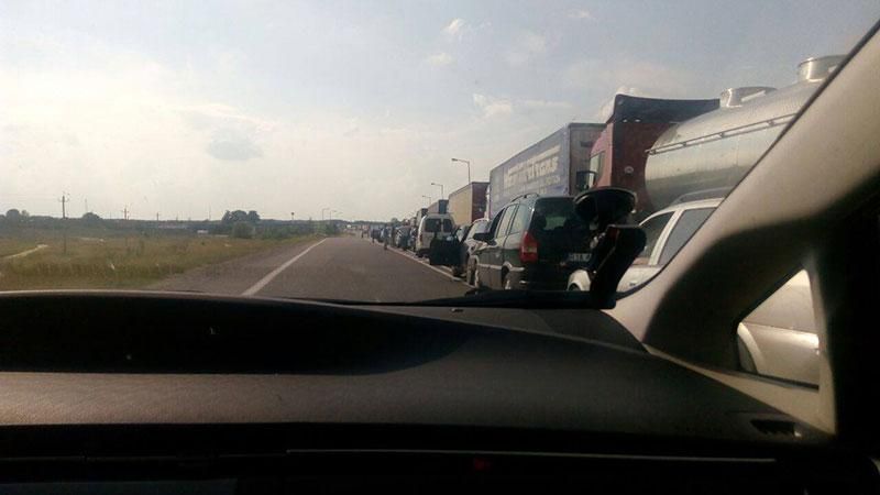 Коллапс на границе: под Польшей застряли более 1600 автомобилей Коллапс на границе: под Польшей застряли более 1600 автомобилей