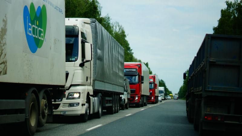 В Николаеве запретили движение грузовиков
