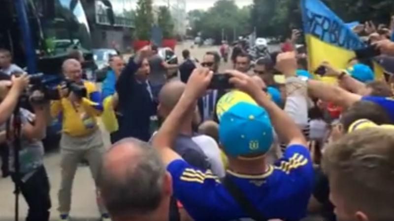 Шевченко розігріває українських фанатів гаслом "Слава Україні" – з’явилось відео