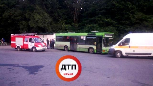 Автобус розчавив водія у Харкові