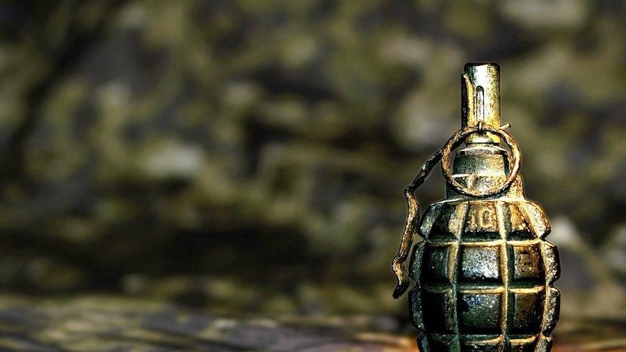 Граната в сквере взорвалась на Луганщине: пострадали дети Граната в сквере взорвалась на Луганщине: пострадали дети