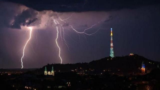 Українців попередили про сильні грози Українців попередили про сильні грози