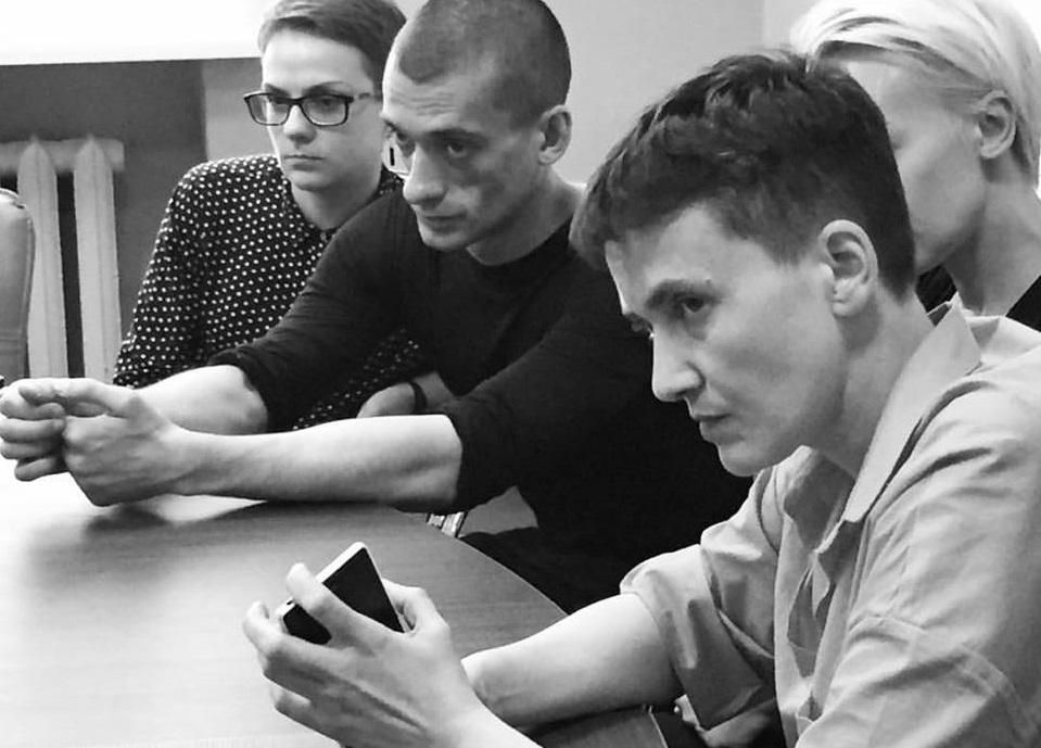 Савченко встретилась с российским художником-оппозиционером Савченко встретилась с российским художником-оппозиционером