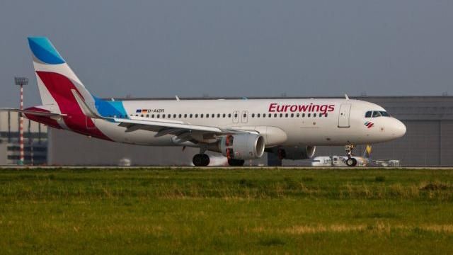 Самолет "забыл" пассажиров в Германии Самолет "забыл" пассажиров в Германии