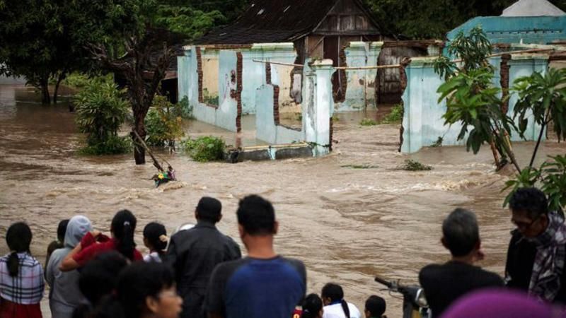 Стихійне лихо забрало життя багатьох осіб у Індонезії