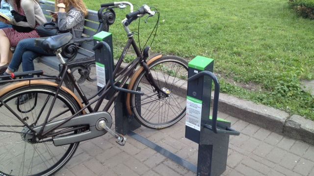 В Киеве появилась умная велопарковка В Киеве появилась умная велопарковка