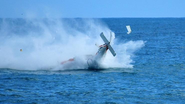 Пилот чудом спасся после авиакатастрофы: появилось видео Пилот чудом спасся после авиакатастрофы: появилось видео