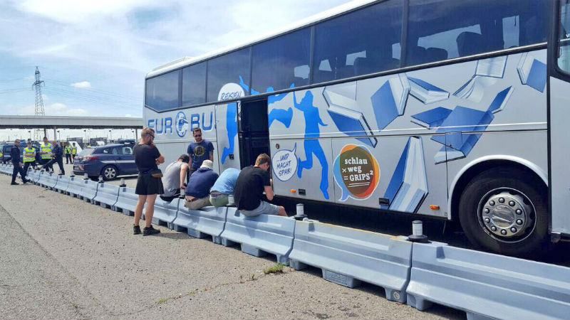 Французская полиция вновь задержала автобус с российскими фанатами