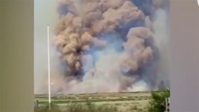 З'явилось відео масштабної пожежі на військовому полігоні у Росії