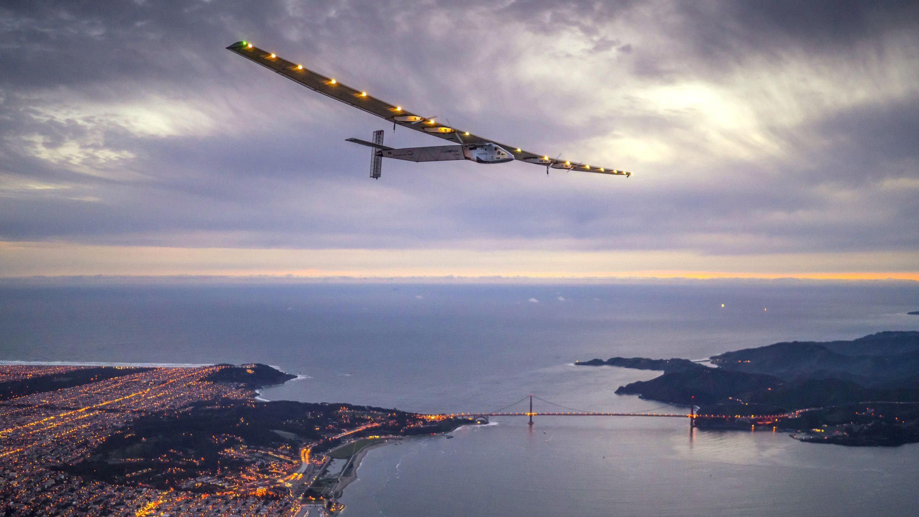 Самолет на солнечных батареях начал перелет через Атлантику