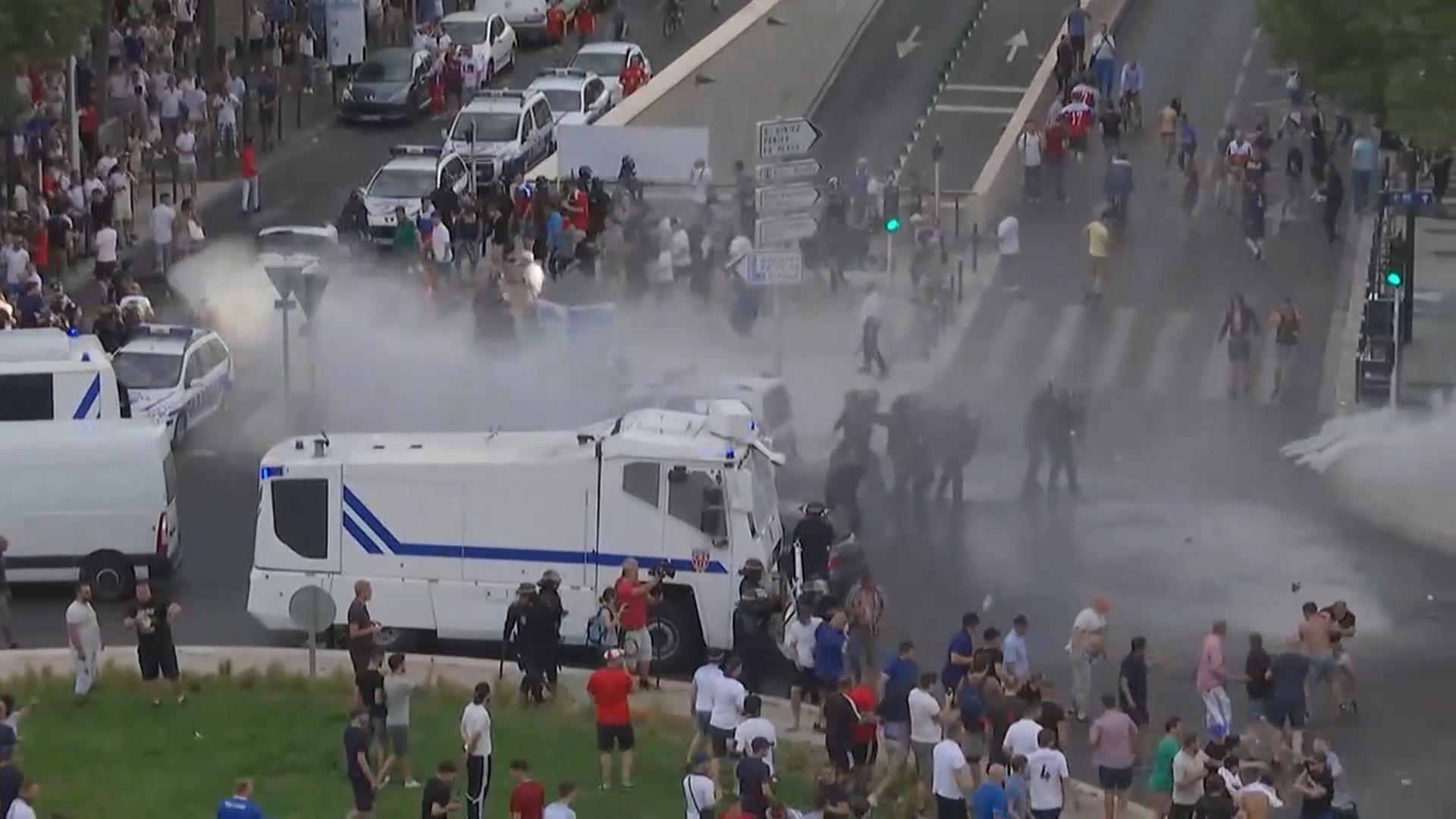 Сколько фанатов во время Евро-2016 оказалось за решеткой Сколько фанатов во время Евро-2016 оказалось за решеткой