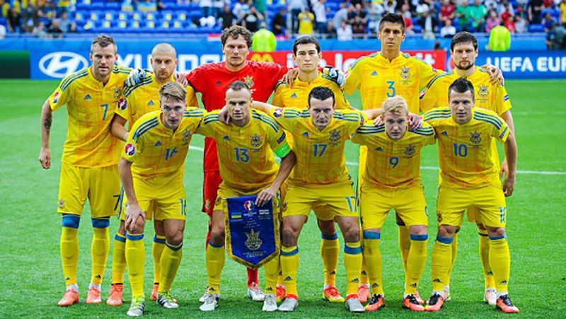 Збірна України зобов'язана вийти на гру з траурними пов'язками, – журналіст