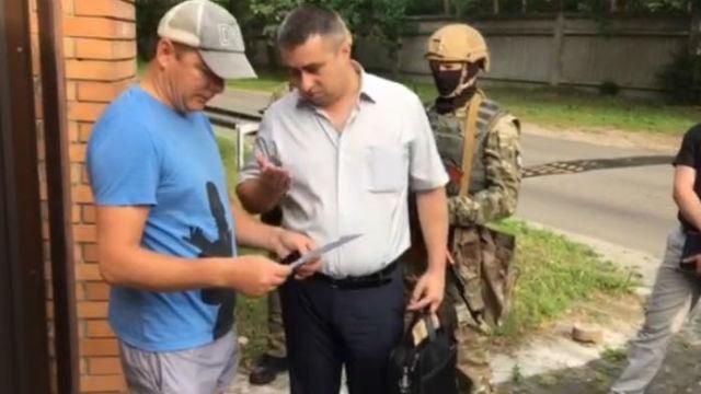 Вооруженные силовики на пороге у Ляшко – появились фото и видео инцидента