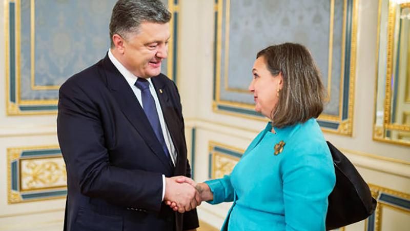 Нуланд хоче поговорити про Донбас з Порошенком, а тоді з Путіним Нуланд хоче поговорити про Донбас з Порошенком, а тоді з Путіним