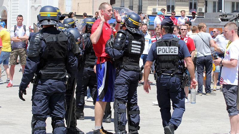 Появились фото и видео драки польских и украинских фанатов Появились фото и видео драки польских и украинских фанатов