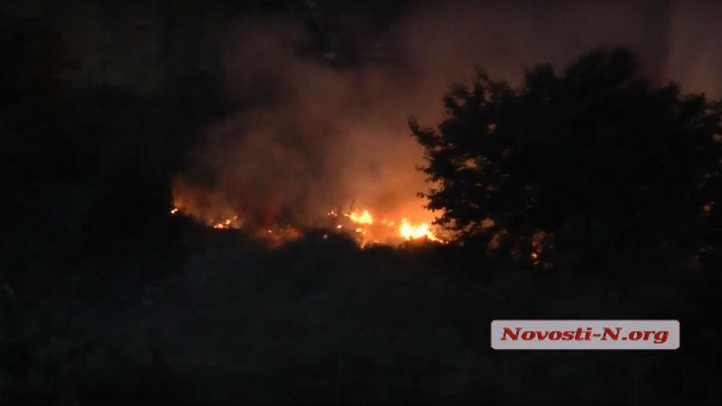 Крупный пожар на свалке в Николаеве: город задыхается от едкого дыма