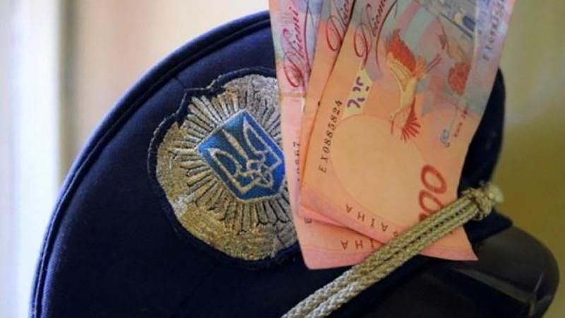 Полицейский скрывал вора за взятку в Ровенской области