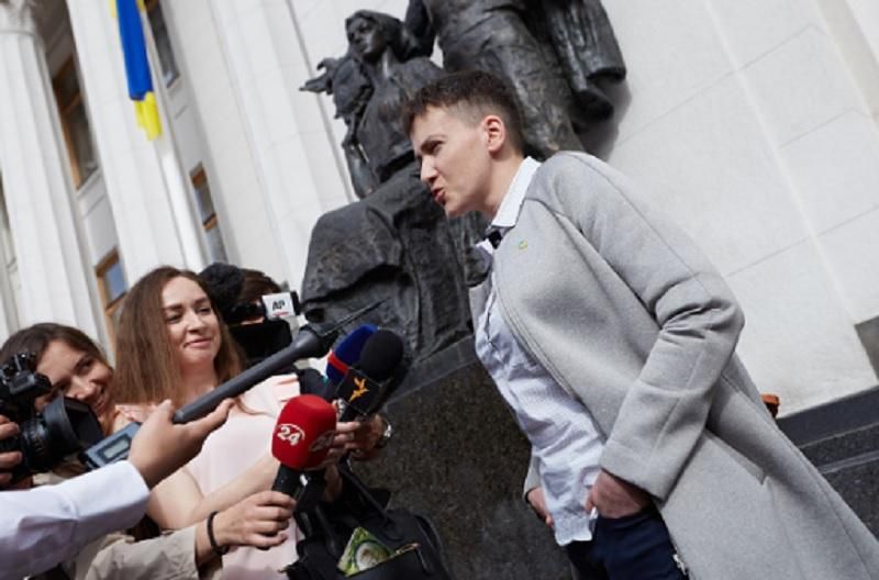 Савченко высказалась за поэтапную отмену санкций против России Савченко высказалась за поэтапную отмену санкций против России