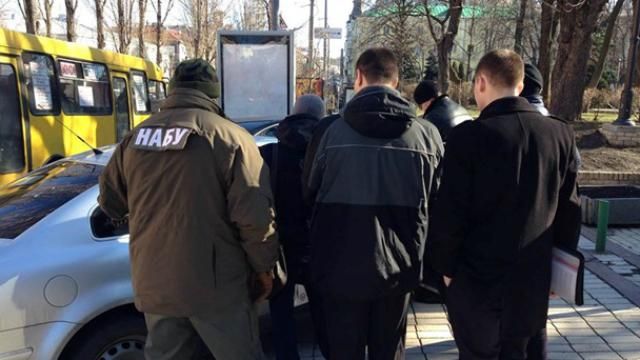 Двох спільників скандального Онищенка відпустили, щоб знову затримати