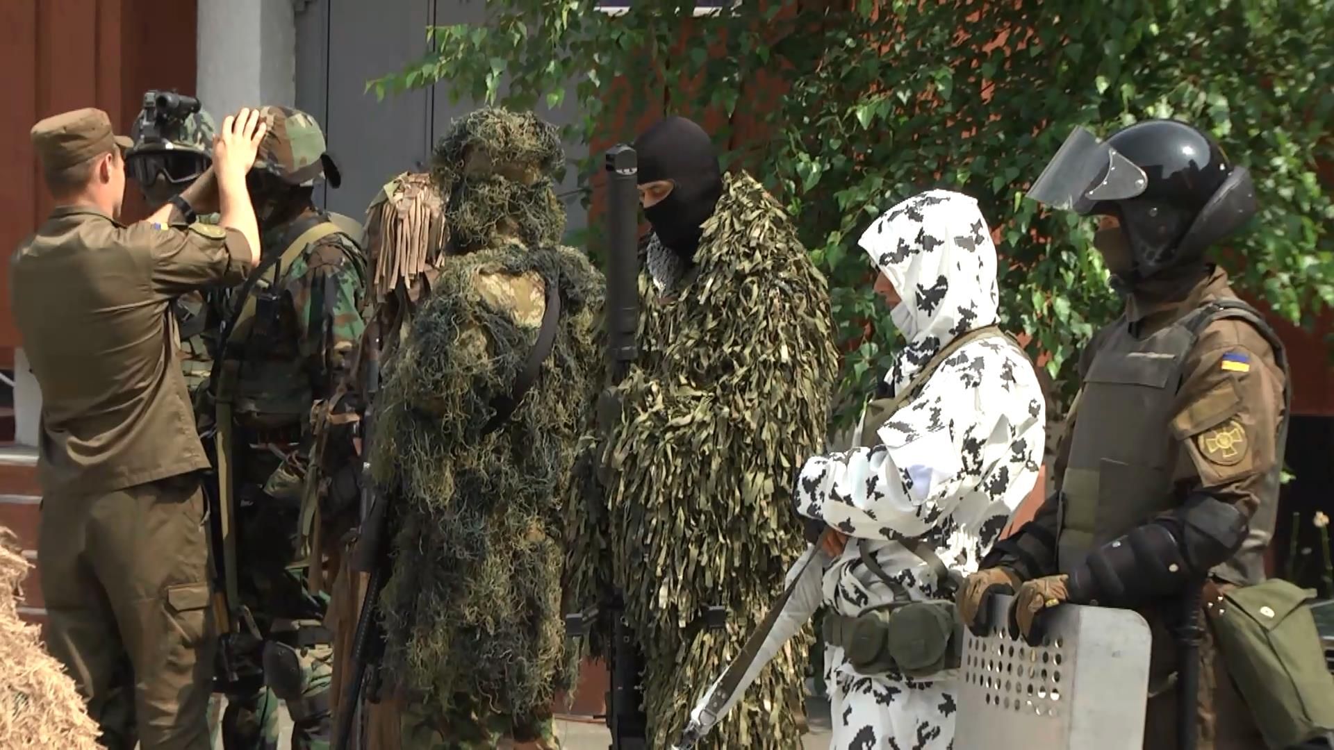 Кто в Украине защищает иностранные посольства Кто в Украине защищает иностранные посольства