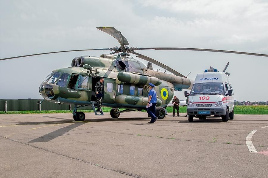 Вертолет с ранеными нацгвардейцами прибыл из зоны АТО в Киев Вертолет с ранеными нацгвардейцами прибыл из зоны АТО в Киев