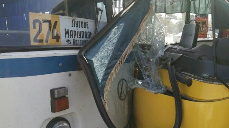 Масштабная авария в Мариуполе: фура и два автобуса не разминулись на перекрестке