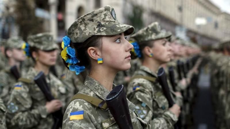 Не слабка стать: в Міноборони здивували кількістю жінок в українській армії