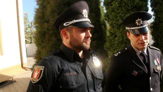 Невідомий з ножем накинувся на головного поліцейського Волині Невідомий з ножем накинувся на головного поліцейського Волині