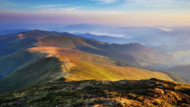 Мальовнича і найдовша полонина в Карпатах, від якої збиває подих, — Боржава