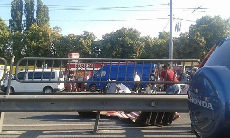 У Києві в час пік утворився величезний затор: фото колапсу У Києві в час пік утворився величезний затор: фото колапсу