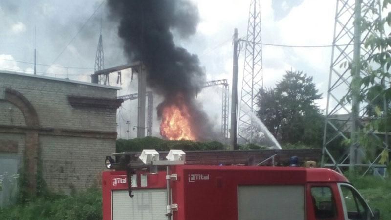 В Харькове горит электроподстанция