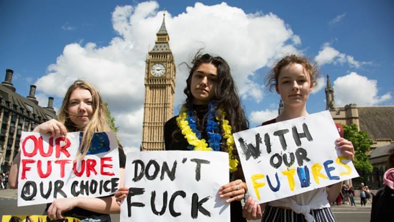 Это наше будущее: несовершеннолетние британцы протестуют против выхода из ЕС Это наше будущее: несовершеннолетние британцы протестуют против выхода из ЕС