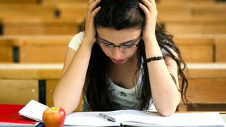 Вступна кампанія в Криму: абітурієнтів залякують силовики не вступати в українські вузи 