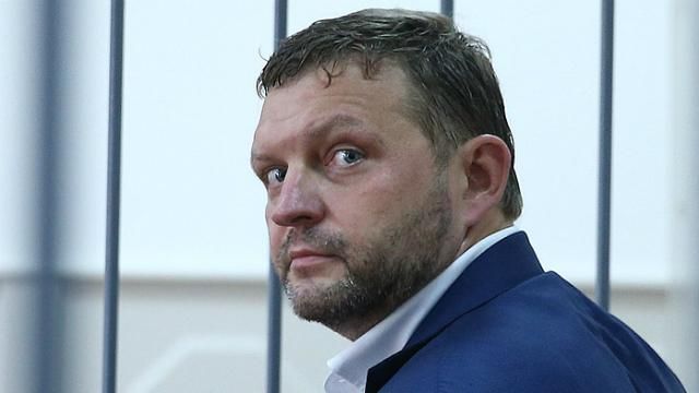 Скандал у Росії: суд арештував губернатора, якого затримали на хабарі