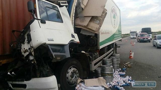 Траса Одеса – Київ у велетенських корках. Водії починають розбирати відбійники Траса Одеса – Київ у велетенських корках. Водії починають розбирати відбійники