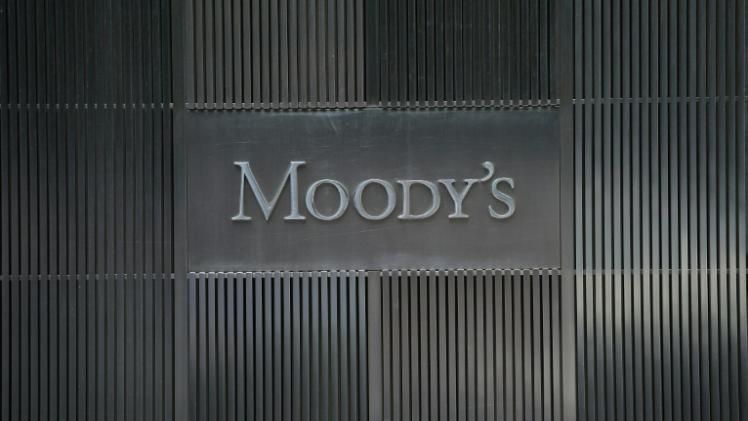Moody's понизило кредитный рейтинг Великобритании и прогнозирует финансовые проблемы Moody's понизило кредитный рейтинг Великобритании и прогнозирует финансовые проблемы