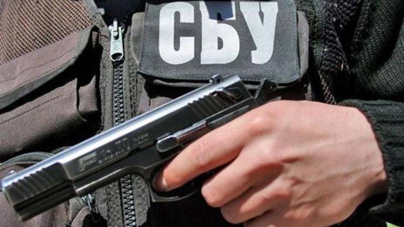 Огромный арсенал обнаружили у дачников на Донбассе: появились фото, видео Огромный арсенал обнаружили у дачников на Донбассе: появились фото, видео