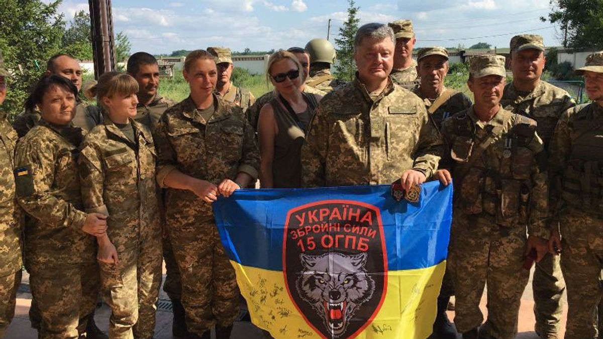 Волонтер объяснил, почему  Порошенко на самом деле поехал на фронт