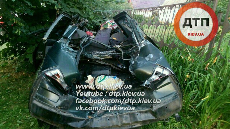 Мотоцикл влетів ВАЗ і розчавив легковик: є загиблі Мотоцикл влетів ВАЗ і розчавив легковик: є загиблі