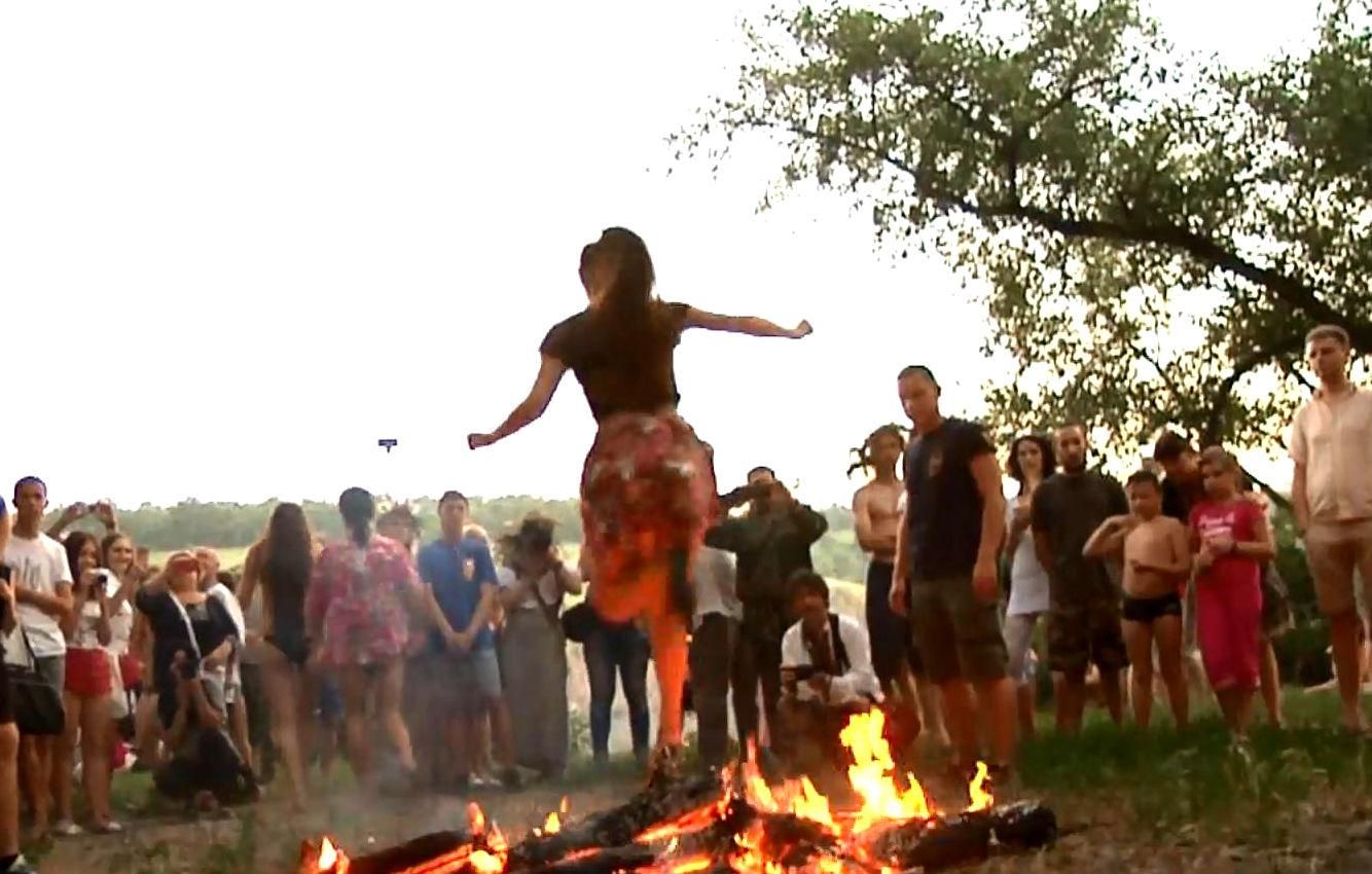 Магическое зрелище: как в Запорожье отмечают языческий Купала Магическое зрелище: как в Запорожье отмечают языческий Купала