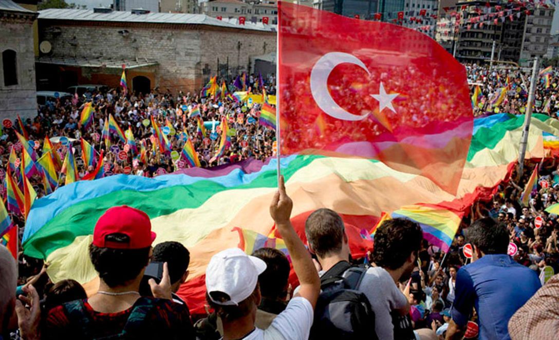 Поліція розігнала ЛГБТ-парад у центрі Стамбула
